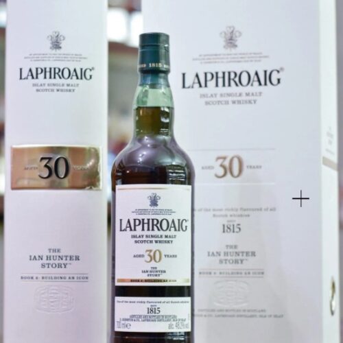 Laphroaig 30 Year Old - The Ian Hunter Story Book 2